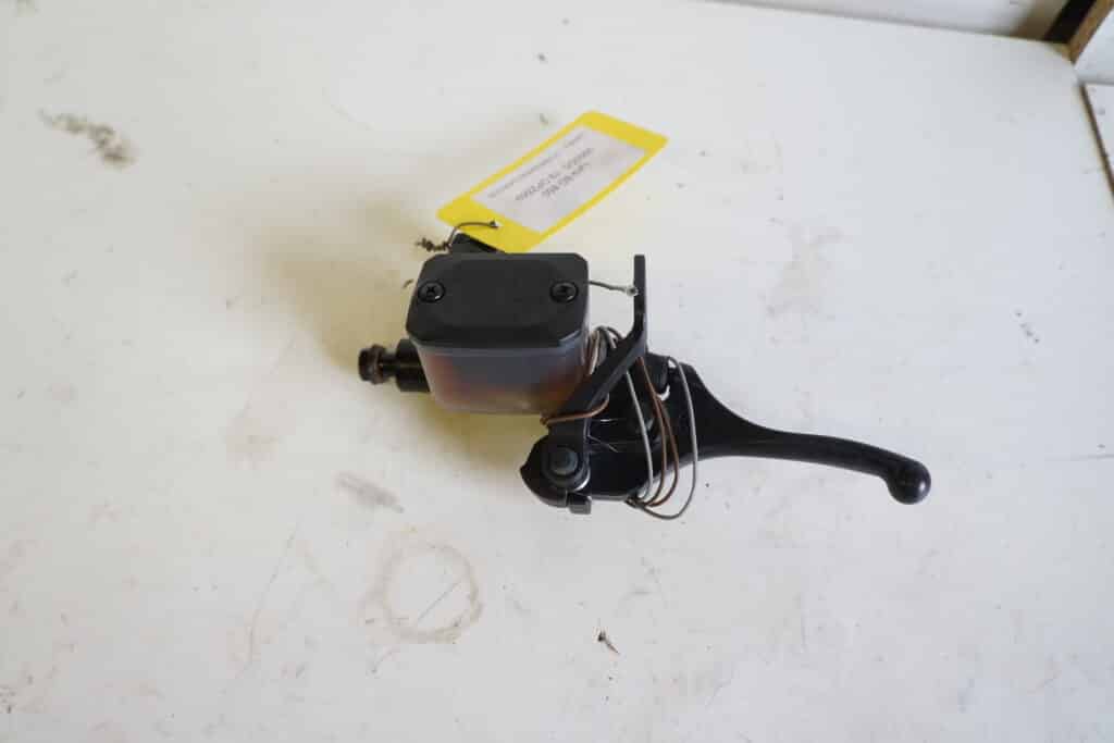 Lynx Boondocker 850 3900ds -19  Bromshandtag med behållare