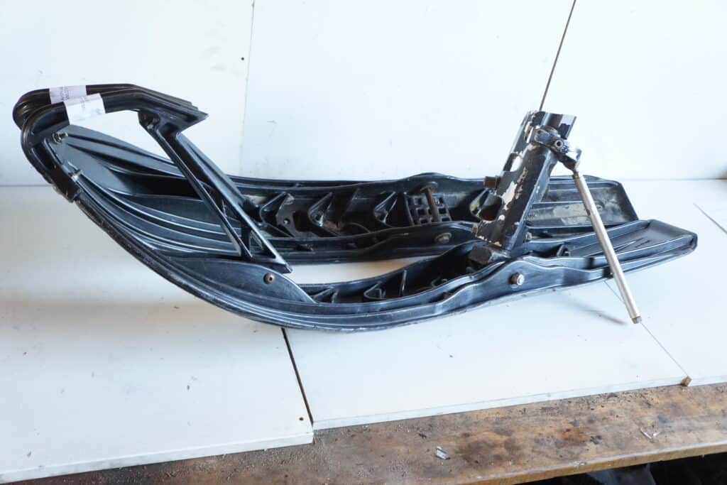Arctic cat M7 -05  Skidben, vänster