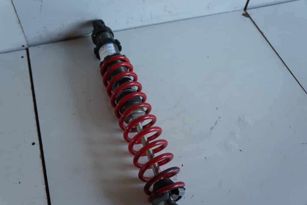 Arctic cat M7 -05  Framvagnsstötdämpare 1st