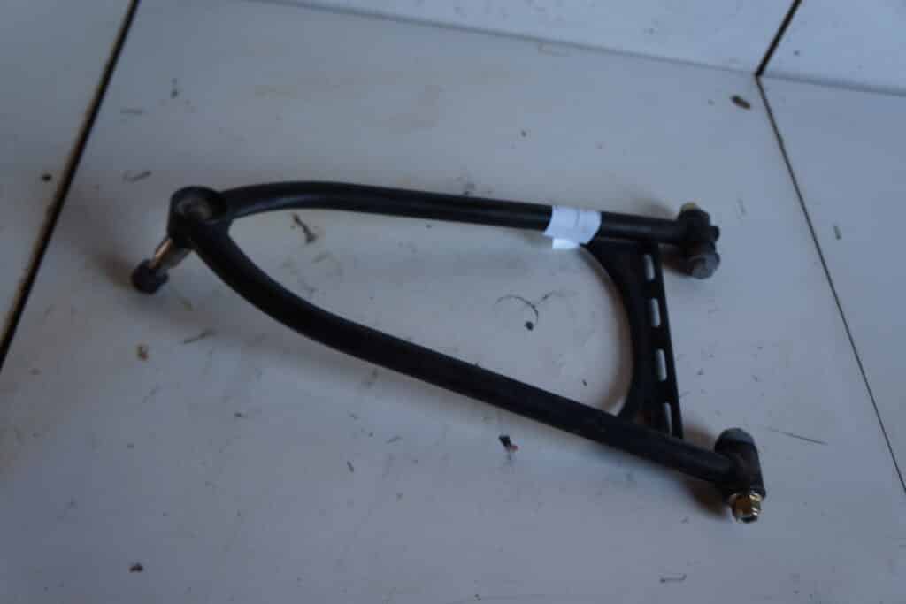 Ski-doo Renegade 600 ace -18  A-arm, övre, vänster