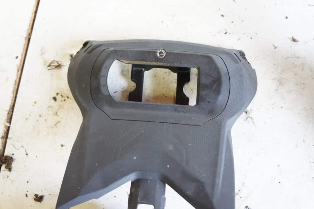 Ski-doo Tundra 600 ace -21  Plast runt instrumenteringen