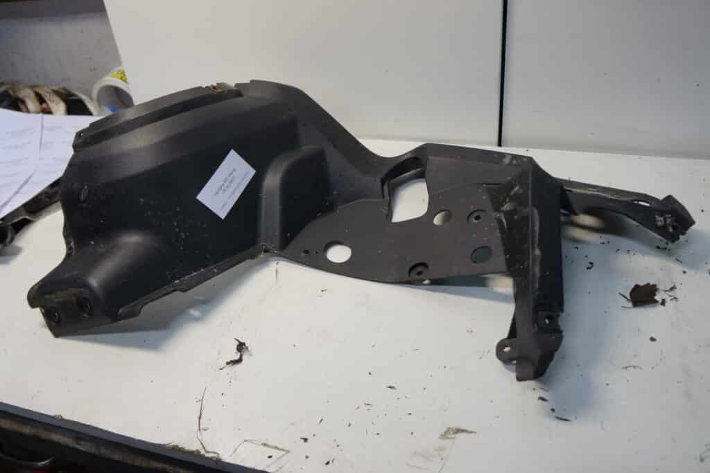 Yamaha RS Viking -06  Sidobuk främre höger
