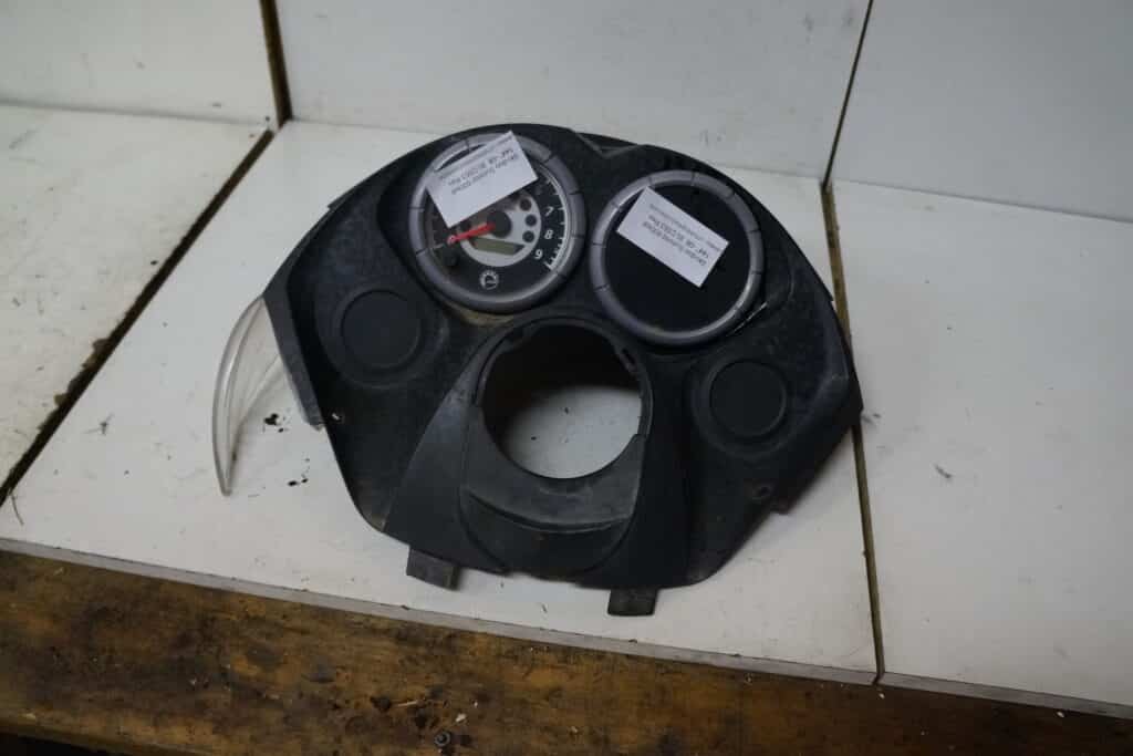 Ski-doo Summit 600sdi -08  Plast runt instrumenten