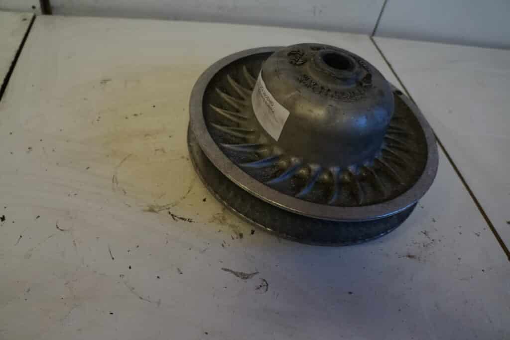 Polaris Switchback 600 -08    sekundärvariator