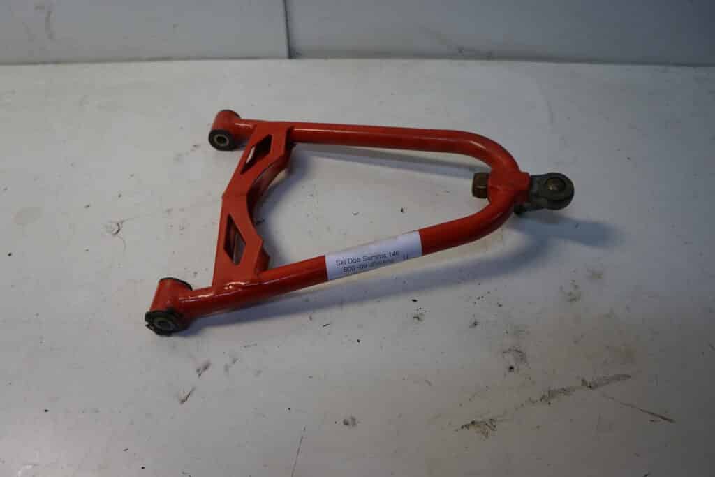 Ski-doo Summit 600 e-tec -09  A-arm, övre höger