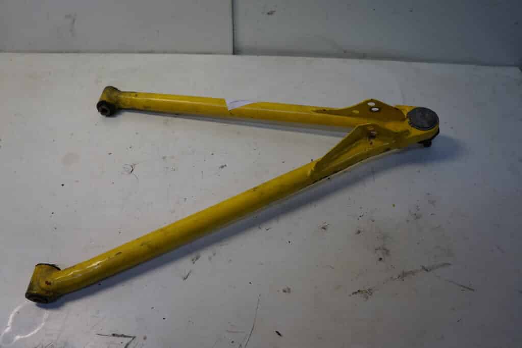 Ski-doo Summit 600 e-tec -09  A-arm, nedre, höger