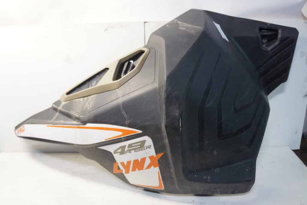 Lynx 49 Ranger Pro 900 ace -19  Sidokåpa, vänster