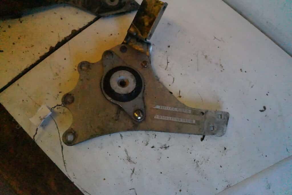 Polaris Switchback FST -08    motorfäste