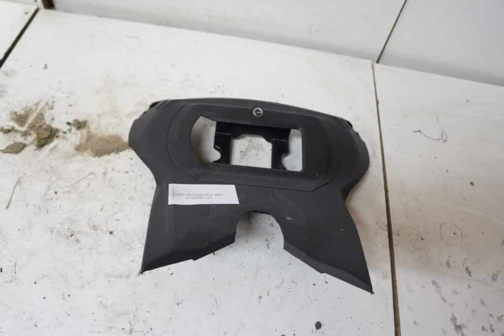 Lynx Boondocker 850 3700RE -21  Plast runt instrumenten
