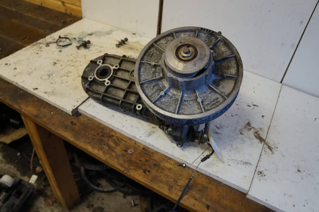 lynx 5900 -96  växellåda reservdelar, hål variator såld