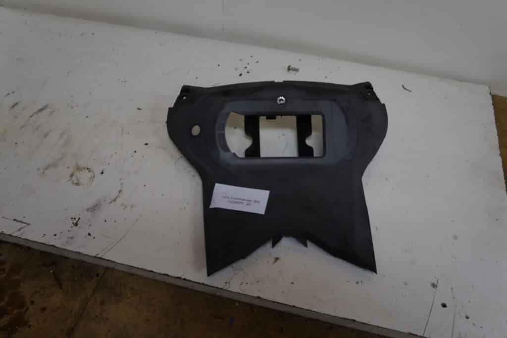 Lynx Commander 900 ace -20  Plast runt instrumenten