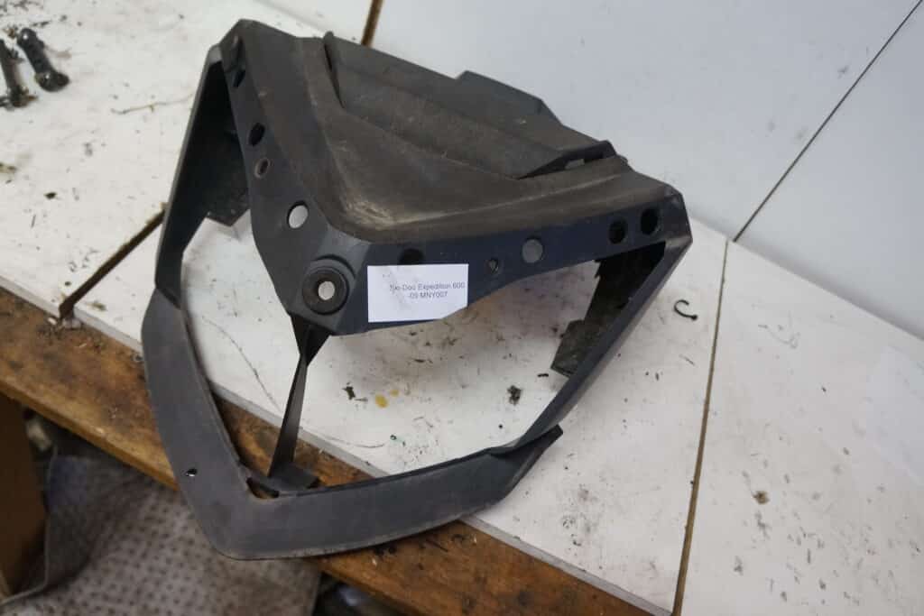 Ski-doo Expedition 600 sdi -09  Plast runt instrumenten