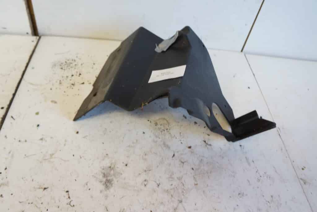 Ski-doo Freestyle Backcountry 550 -09  Plast vid trailingarm