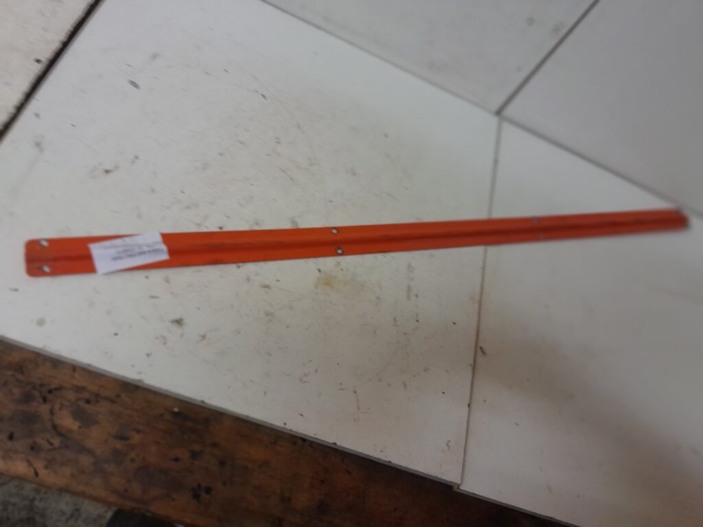 polaris pro-rmk 800 155 -18  List på tunneln för kablar