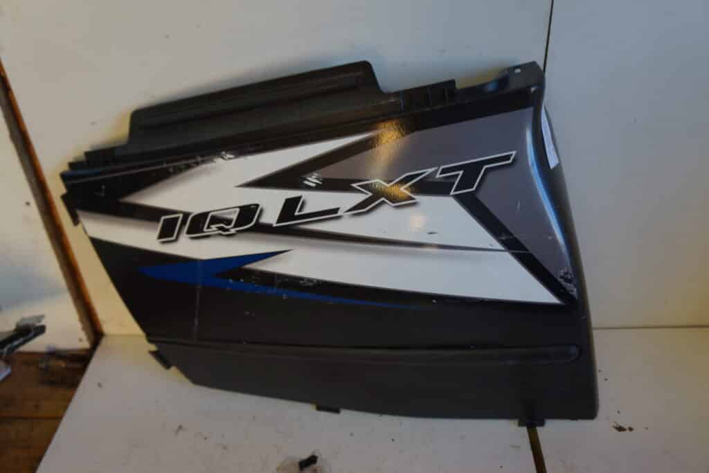 Polaris IQ 550 LXT -13   sidokåpa, vänster