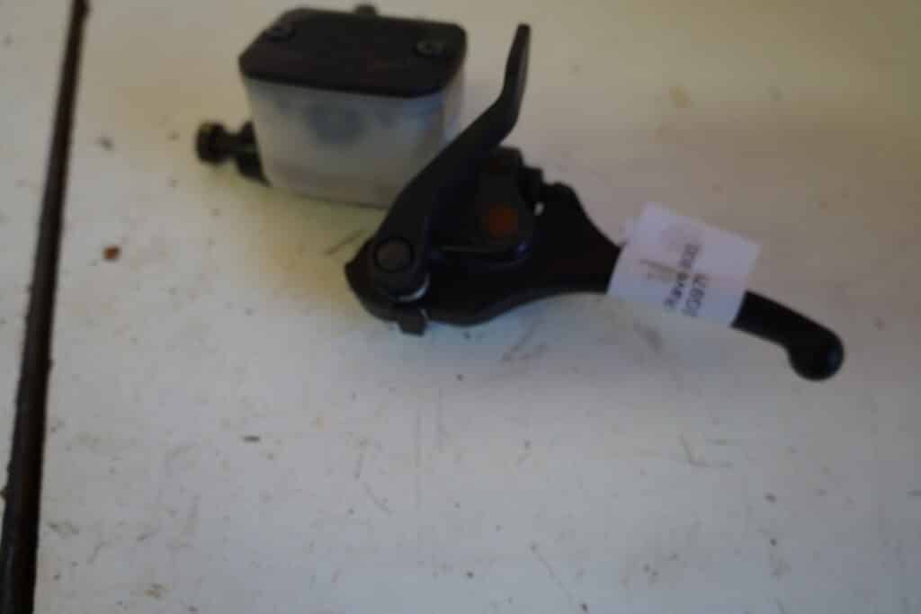 Lynx Rave 800 -11  Bromshandtag med behållare