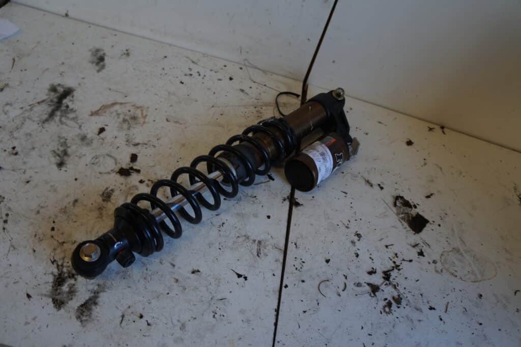 Arctic-cat ZR 8000 -18  Framvagnsstötdämpare 1st