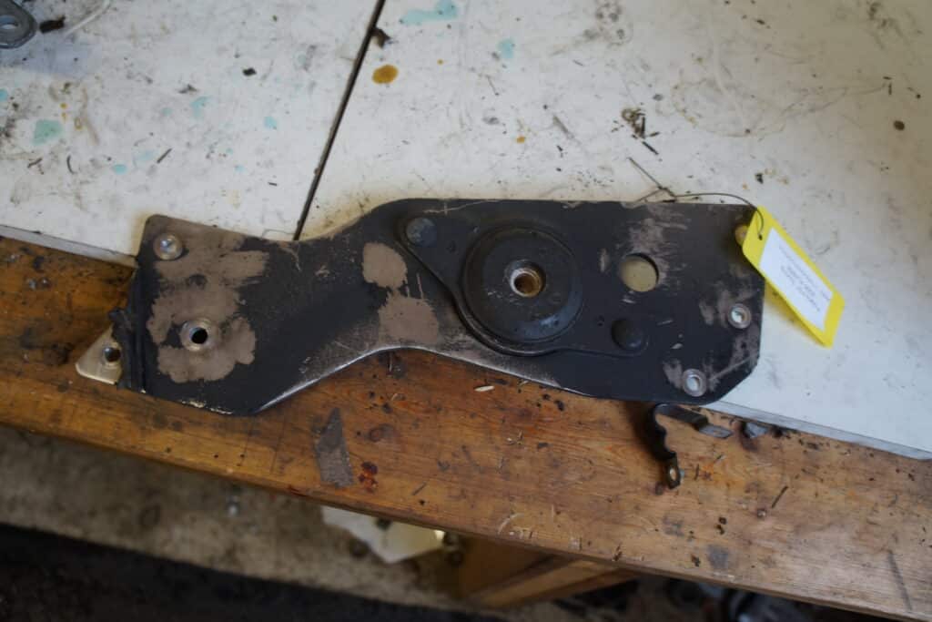 Polaris FST Touring -06    motorfäste