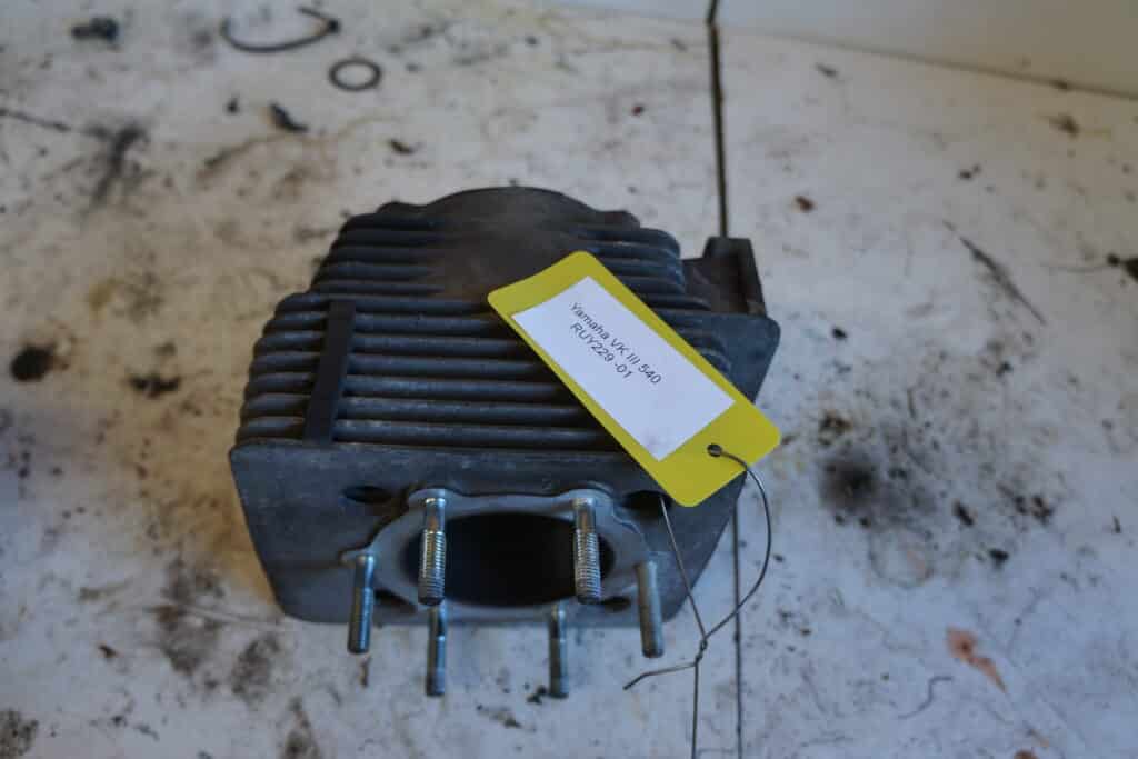 Yamaha Viking III -01  Cylinder