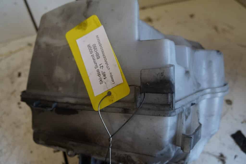 Ski-doo Summit 600r SP -21  Oljebehållare
