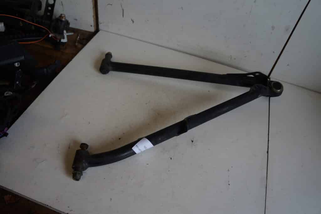 Ski-doo Summit 600r SP -19  A-arm, nedre, höger