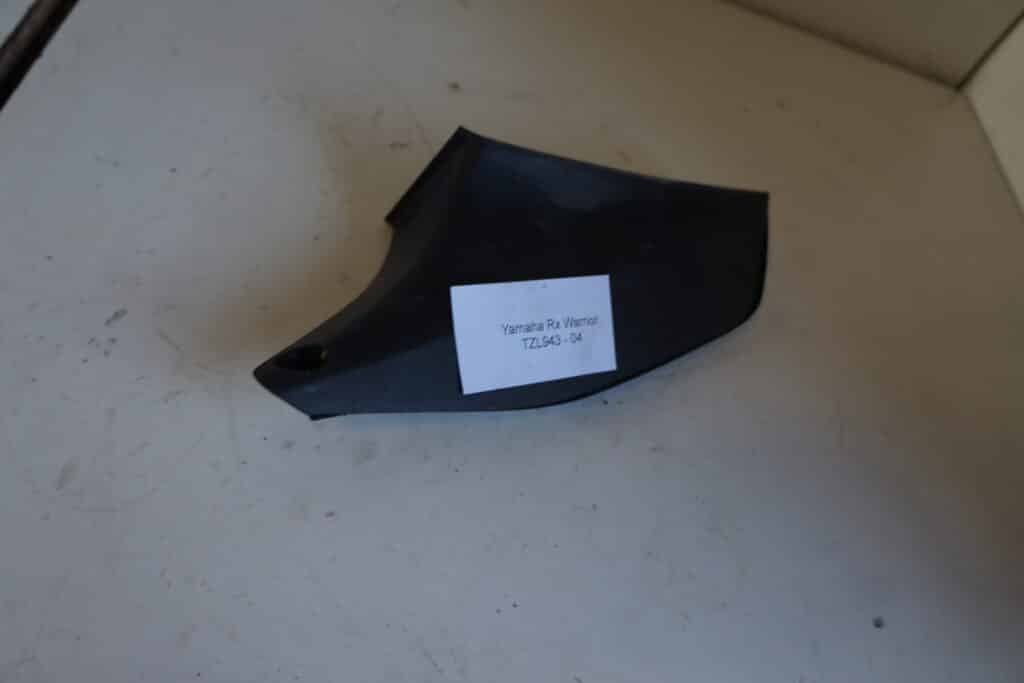 Yamaha rx Warrior -04  Plast vid knät