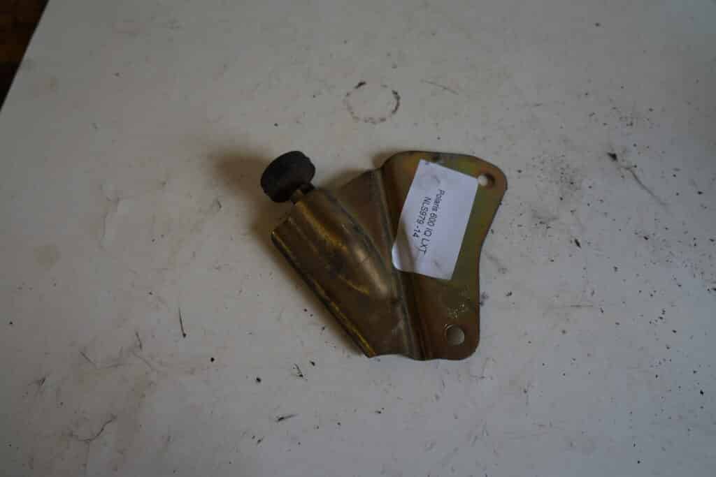 Polaris IQ 600 LXT -14    motorfäste