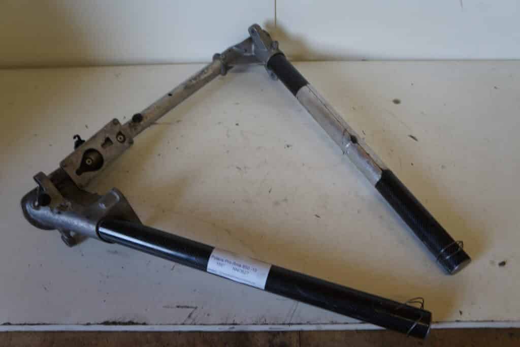 Polaris Pro-rmk 850 -19  Pyramid främre kolfiber