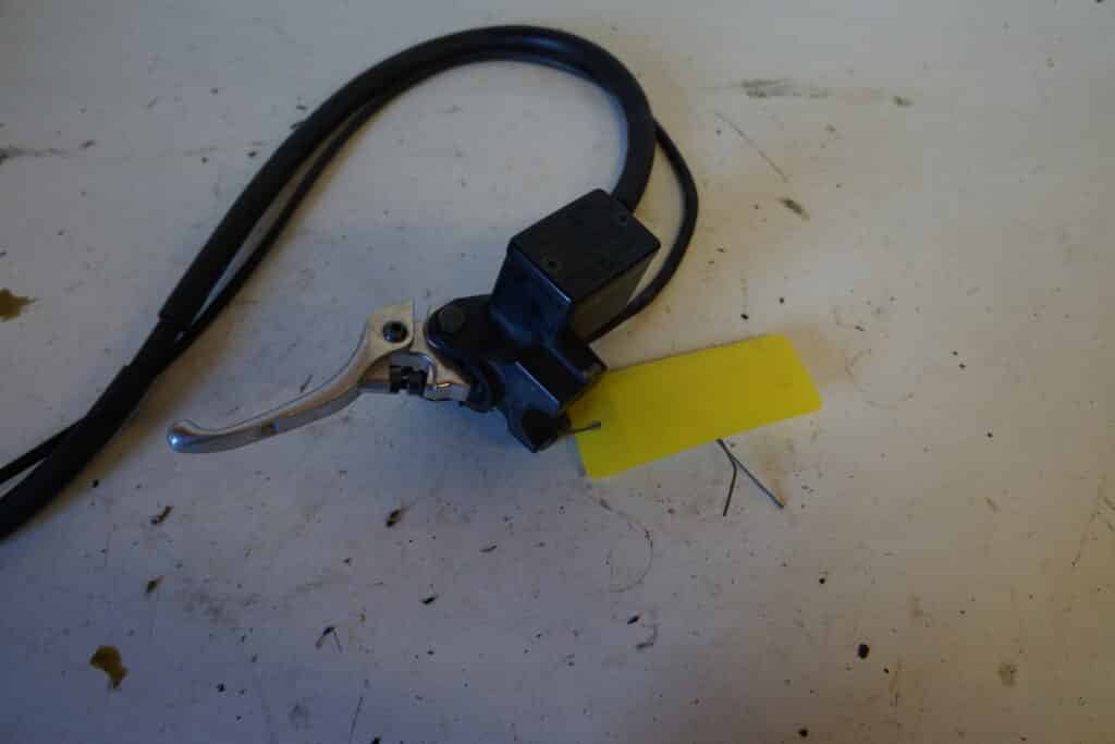 Yamaha Nytro XTX -10  Bromshandtag med behållare