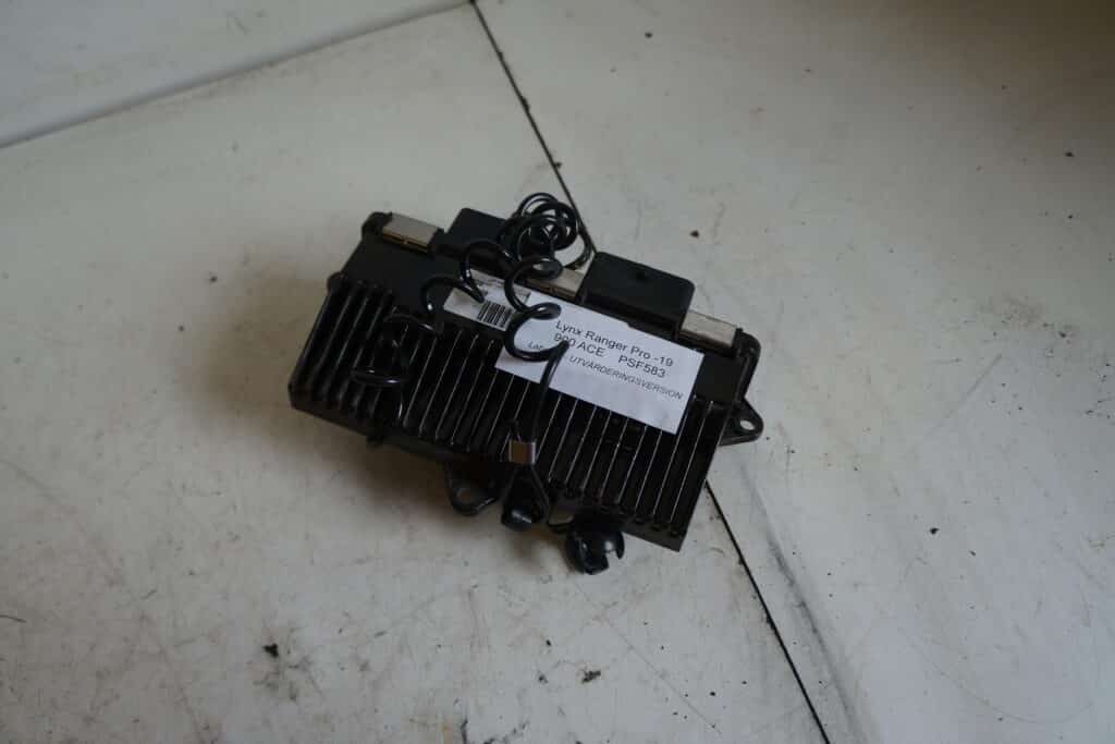 Lynx Ranger 900 ace Pro -19  ECM-box med dess