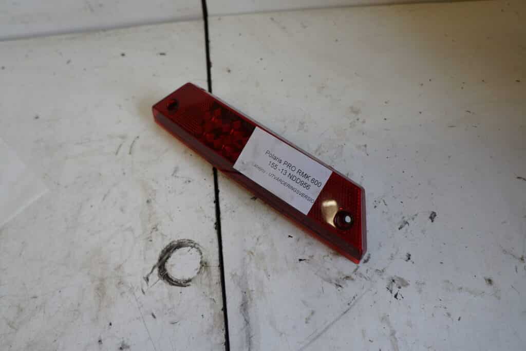 Polaris Rmk assault 800 -11    bakljus