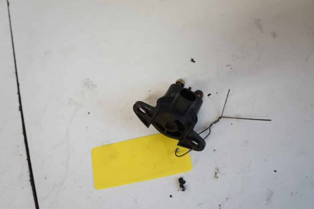 Lynx Xterrain 600r -20  Solenoid