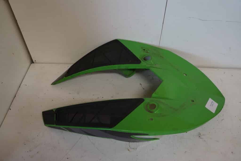 Arctic-cat M8000 -16   Plast under instrumenten