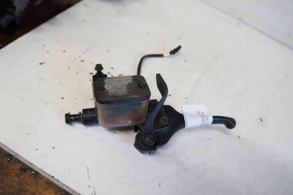 Lynx 49 Ranger 600 ACE -16  Bromshandtag med behållare