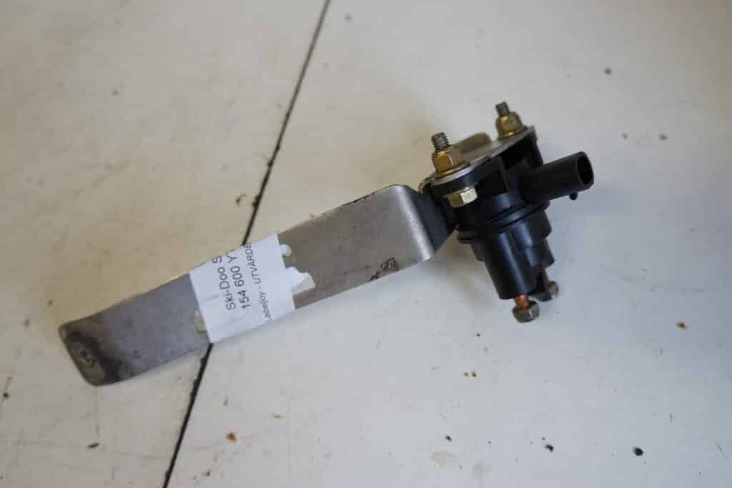 Ski-doo Summit 600 -18  Solenoid