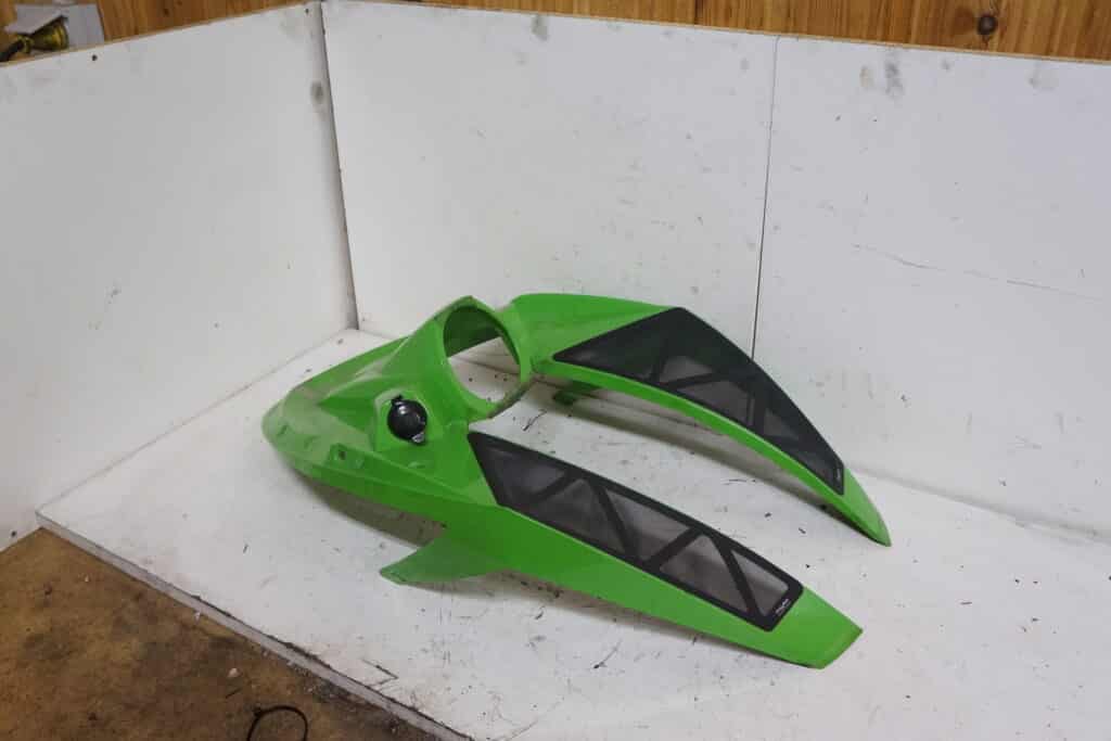 Arctic-cat M8000 -18  Plast under instrumenten
