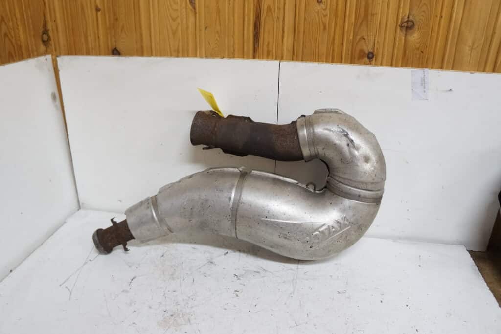 Ski-doo Summit SP 600 -14  Avgaspipa