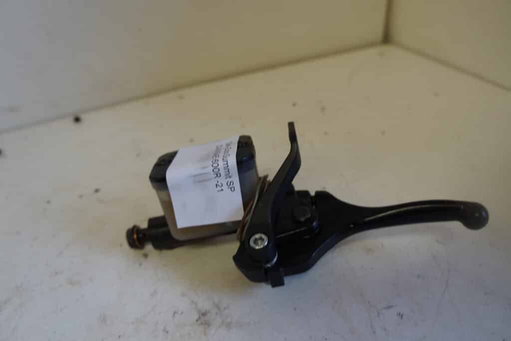 Ski-doo Summit SP 600r -21  Bromshandtag med behållare