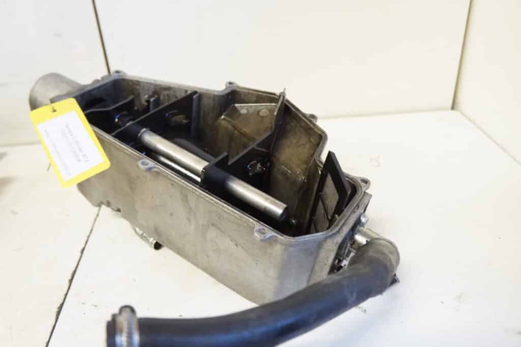 Yamaha Sidewinder BTX -18  Oljebehållare