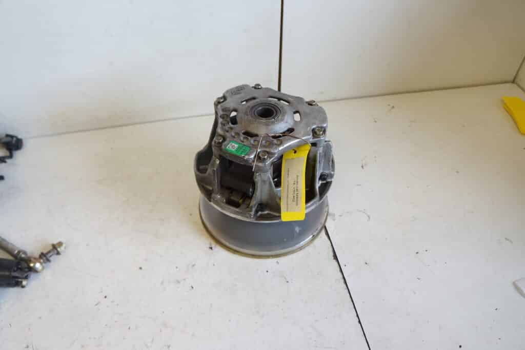 Arctic-cat M8000 -18  Primärvariator trasig