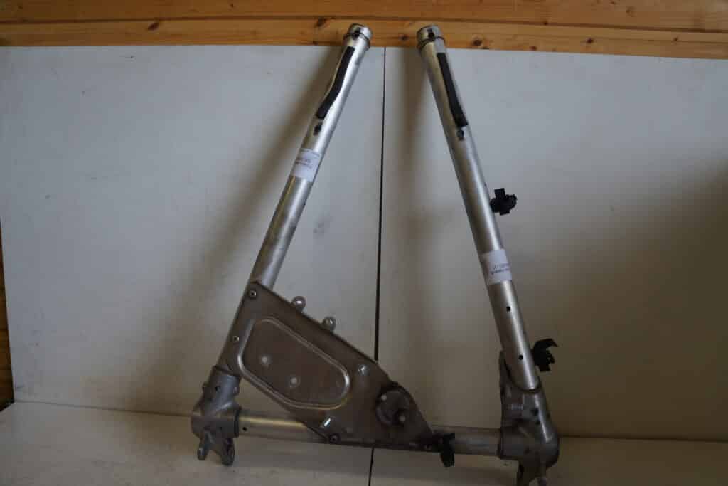 Polaris Switchback Assault 800 -11    pyramid främre