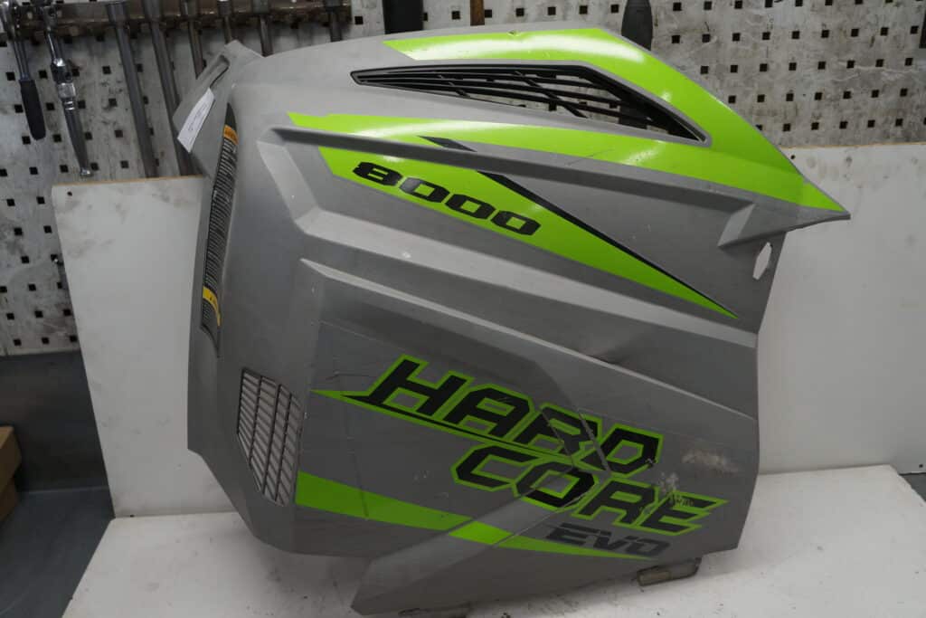 Arctic-cat M8000 -18  Sidokåpa, höger