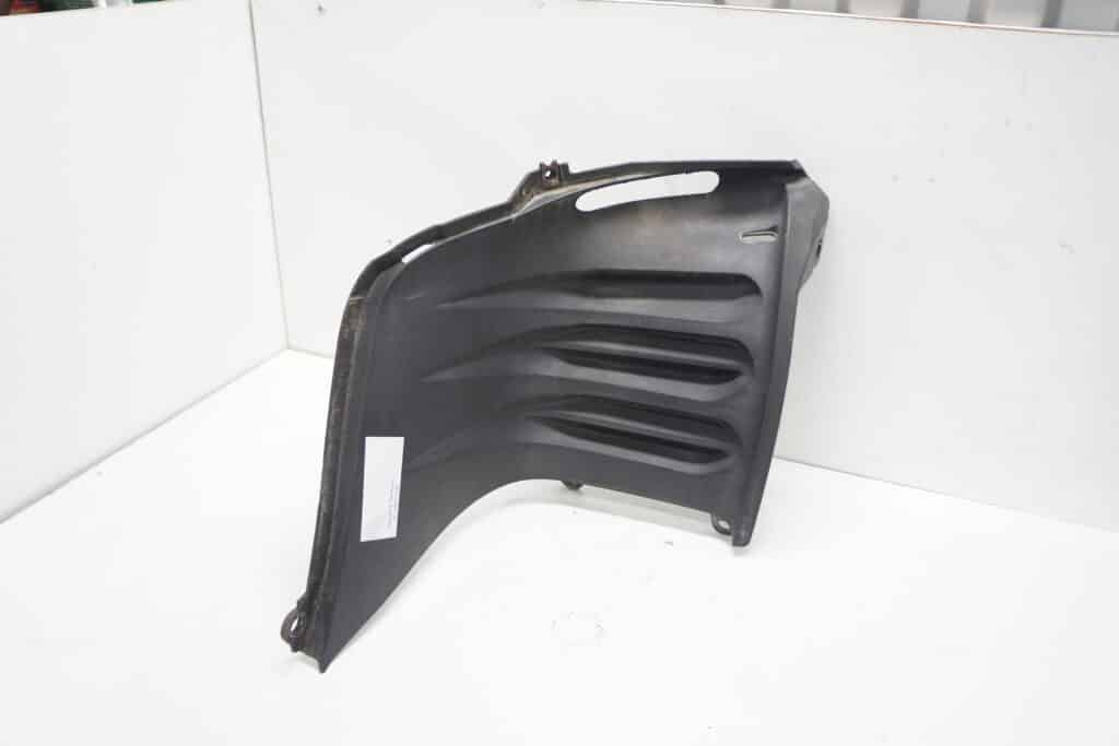 Yamaha Venture -05    Plast framför knä