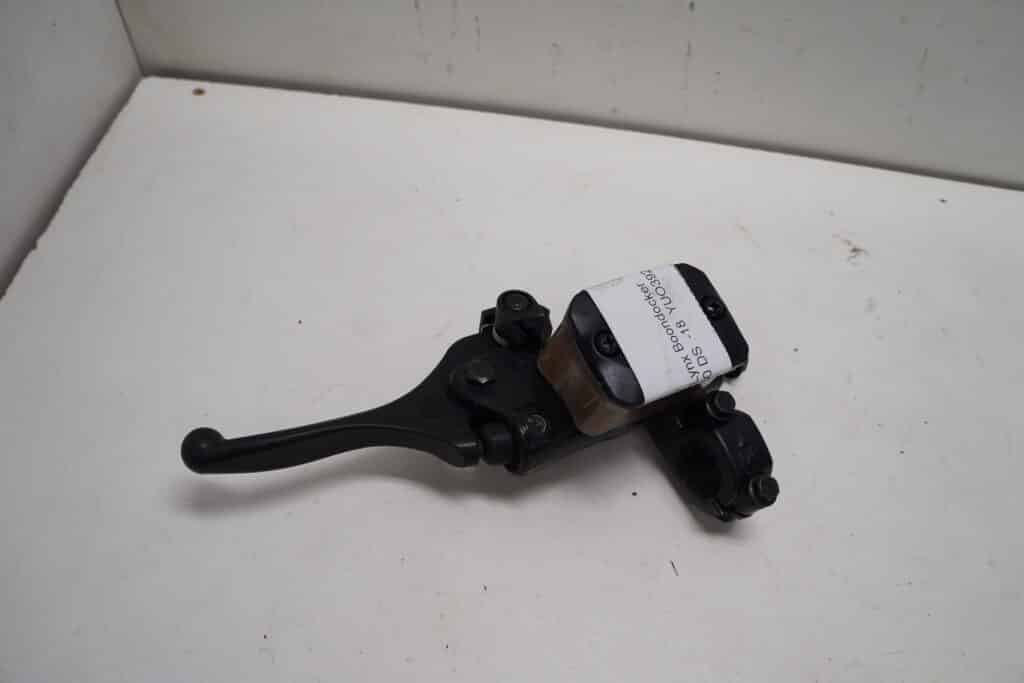 Lynx Boondocker DS 850 -18  Bromshandtag med behållare