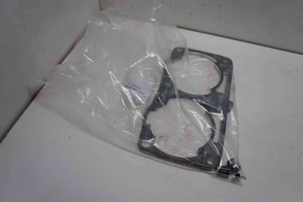 Polaris Switchback Assault 800 -13  Cylinder spacerplatta