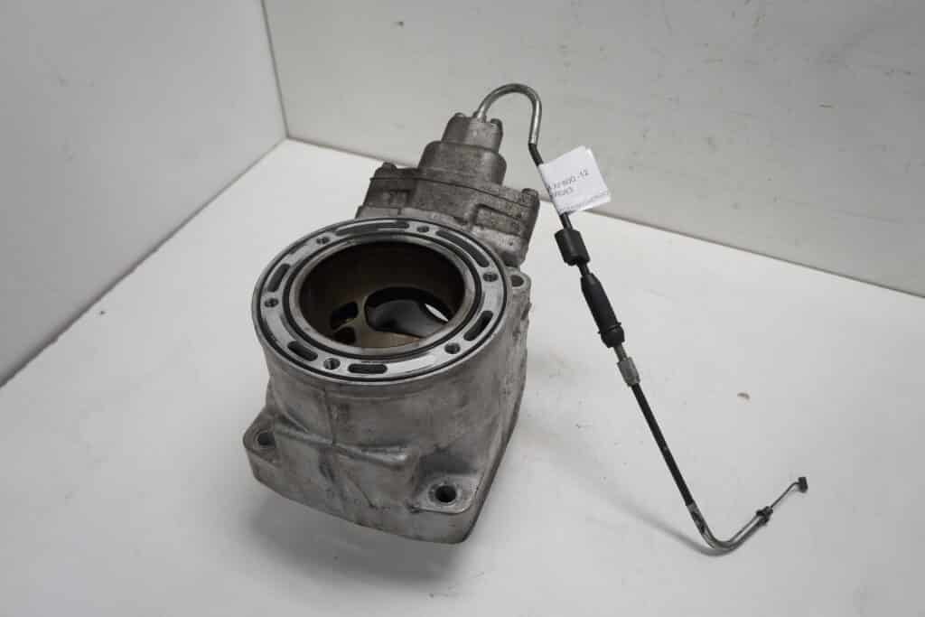 Arctic-cat XF800 -12 Cylinder med avgasport