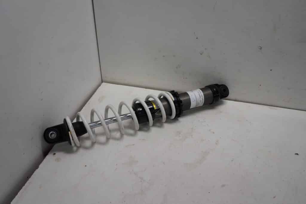 Arctic-cat M8000 -22    Framvagnsstötdämpare 1st