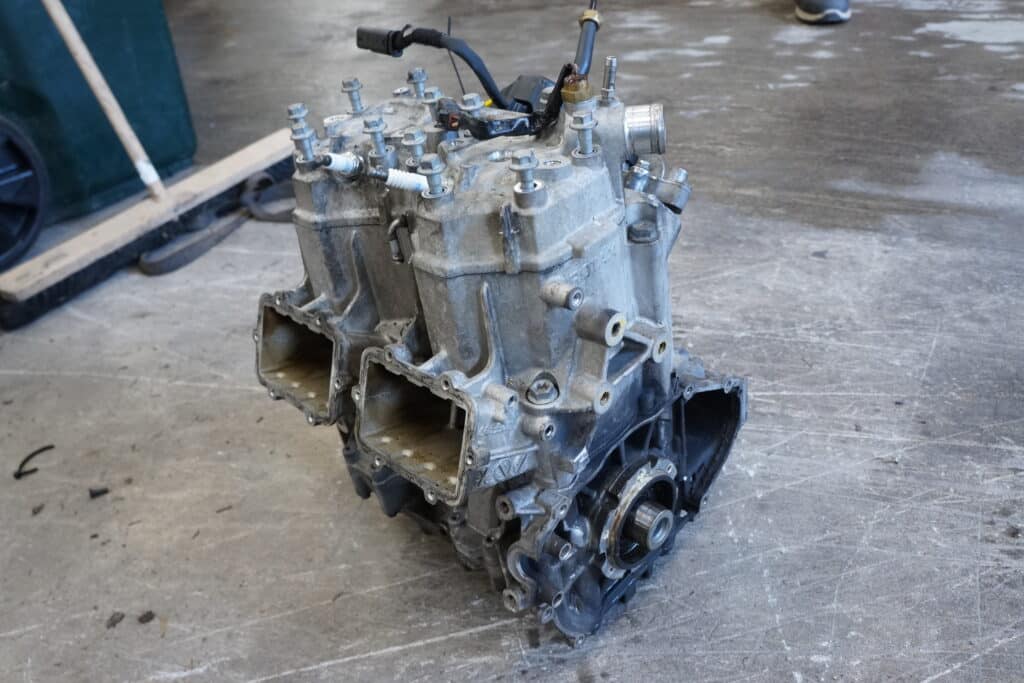 Ski-doo Summit SP 850 -22  Motor