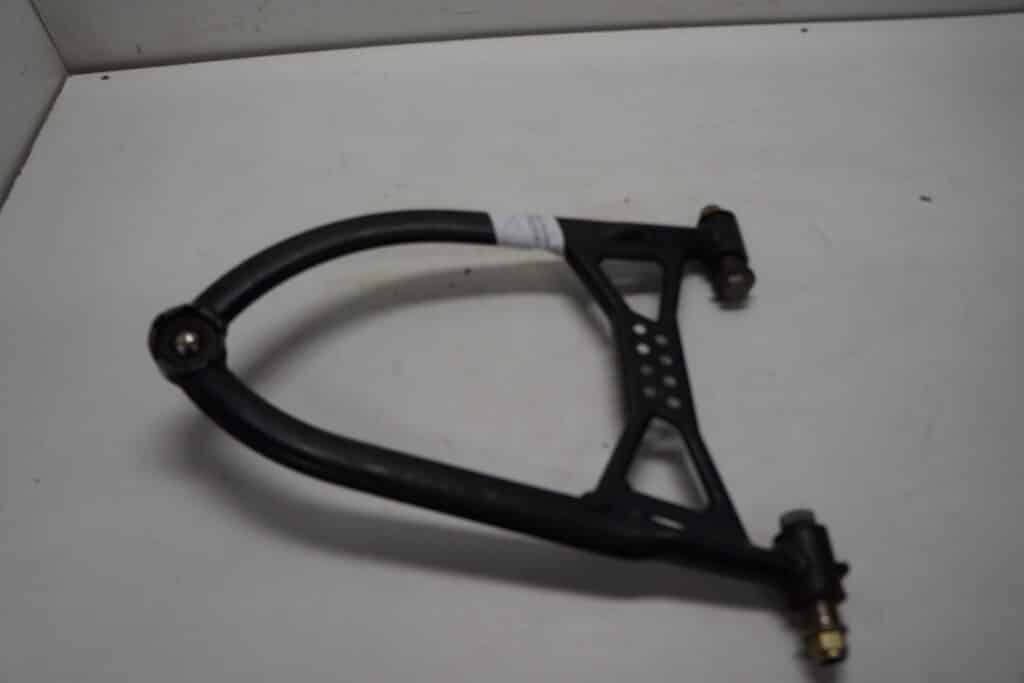 Ski-doo Summit 850 X -17  A-arm, övre, vänster