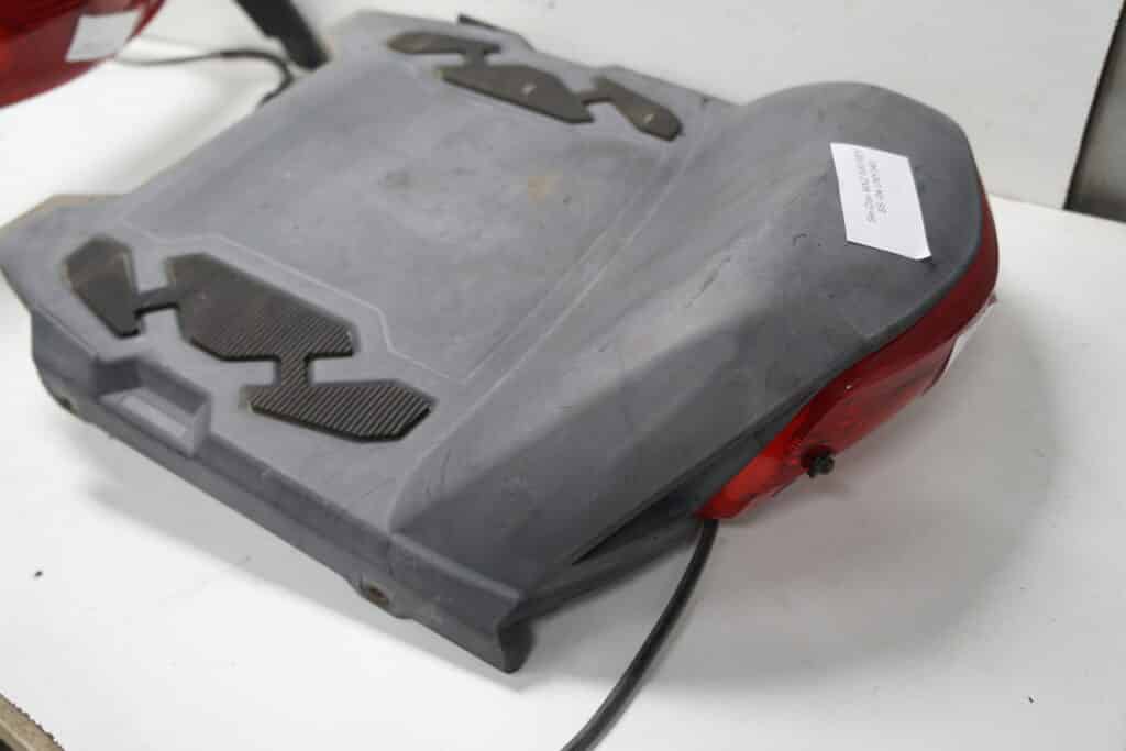 Ski-doo mxz 500ss -04  Plast över tunneln inkl bakljus